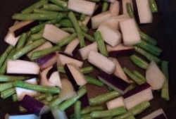 瓜茄炸着吃的做法视频教程,香脆可口，轻松学会的炸菜秘诀