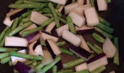 瓜茄炸着吃的做法视频教程,香脆可口，轻松学会的炸菜秘诀