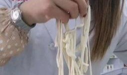 模特大姐吃瓜视频,揭秘娱乐圈幕后故事