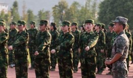 军训跳舞原视频吃瓜,揭秘幕后吃瓜趣事