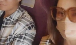 对镜拍视频情侣吃瓜,情侣对镜拍瓜，甜蜜互动引网友热议