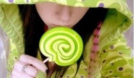 小呆瓜吃棒棒糖视频,棒棒糖大作战