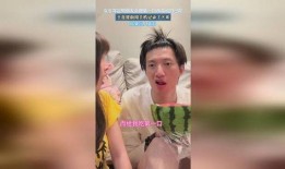 吃瓜女人看男朋友手机视频,男朋友手机视频背后的秘密