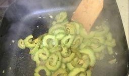 吃凉瓜丝瓜饭视频,凉瓜丝瓜饭，清爽一夏的味蕾之旅