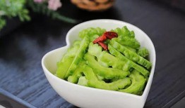 吃凉瓜丝瓜饭视频,凉瓜丝瓜饭，清爽一夏的味蕾之旅