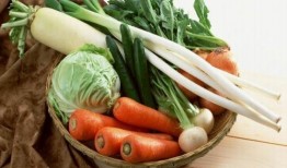 贵州人买蘸水吃瓜视频,蘸水瓜香，解锁夏日新食尚