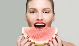 台湾吃瓜美女图片高清视频,高清视频中的时尚风采