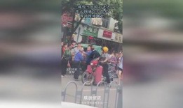 街上打架吃瓜视频大全,吃瓜群众围观打架视频大盘点