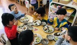 幼儿园吃瓜吃茶视频,吃瓜品茶趣味多