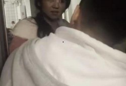 吃瓜女人看男朋友手机视频,男朋友手机视频背后的秘密