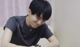 王俊凯用漏勺吃瓜视频,用漏勺吃瓜，趣味横生引网友热议