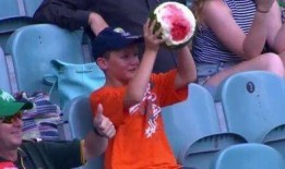 男孩吃瓜视频大全,趣味横生的欢乐时光