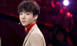 王俊凯谢霆锋吃瓜视频,娱乐圈新瓜爆出！