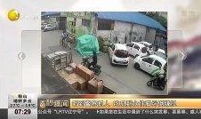 警察抓人女子吃瓜视频,网络热议背后真相揭秘