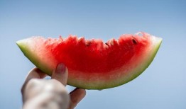 玫红色吃瓜视频