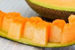 吃冰糖蜜瓜的视频教程