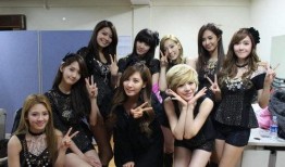 周二女星吃瓜事件视频播放,视频播放引发热议