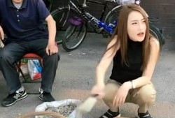 连云港老板吃瓜视频,一场意外引发的全民热议